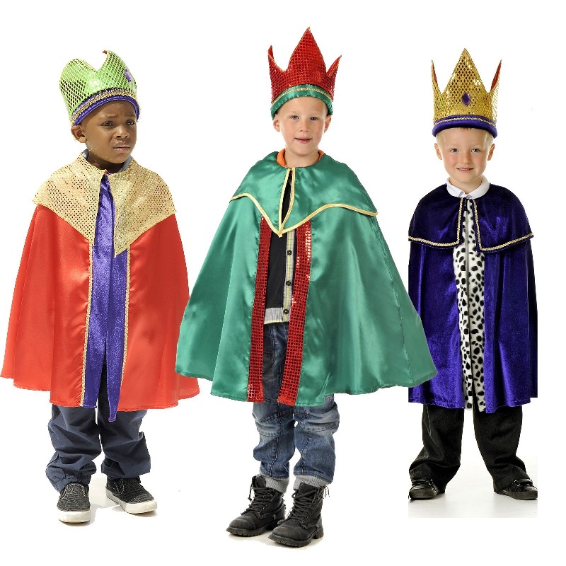 Come Bearing Gifts While Using The Kids Wiseman Costume